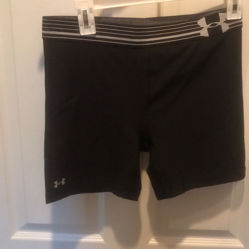 NWOT Under Armor compression/bike shorts, women